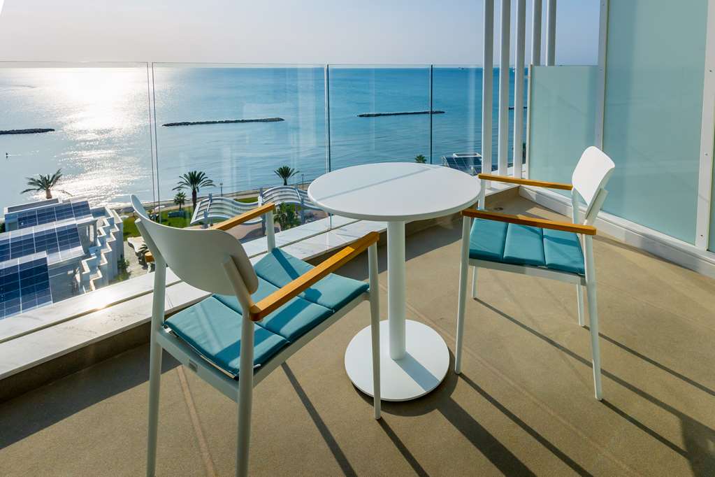 Фото Radisson Beach Resort Larnaca