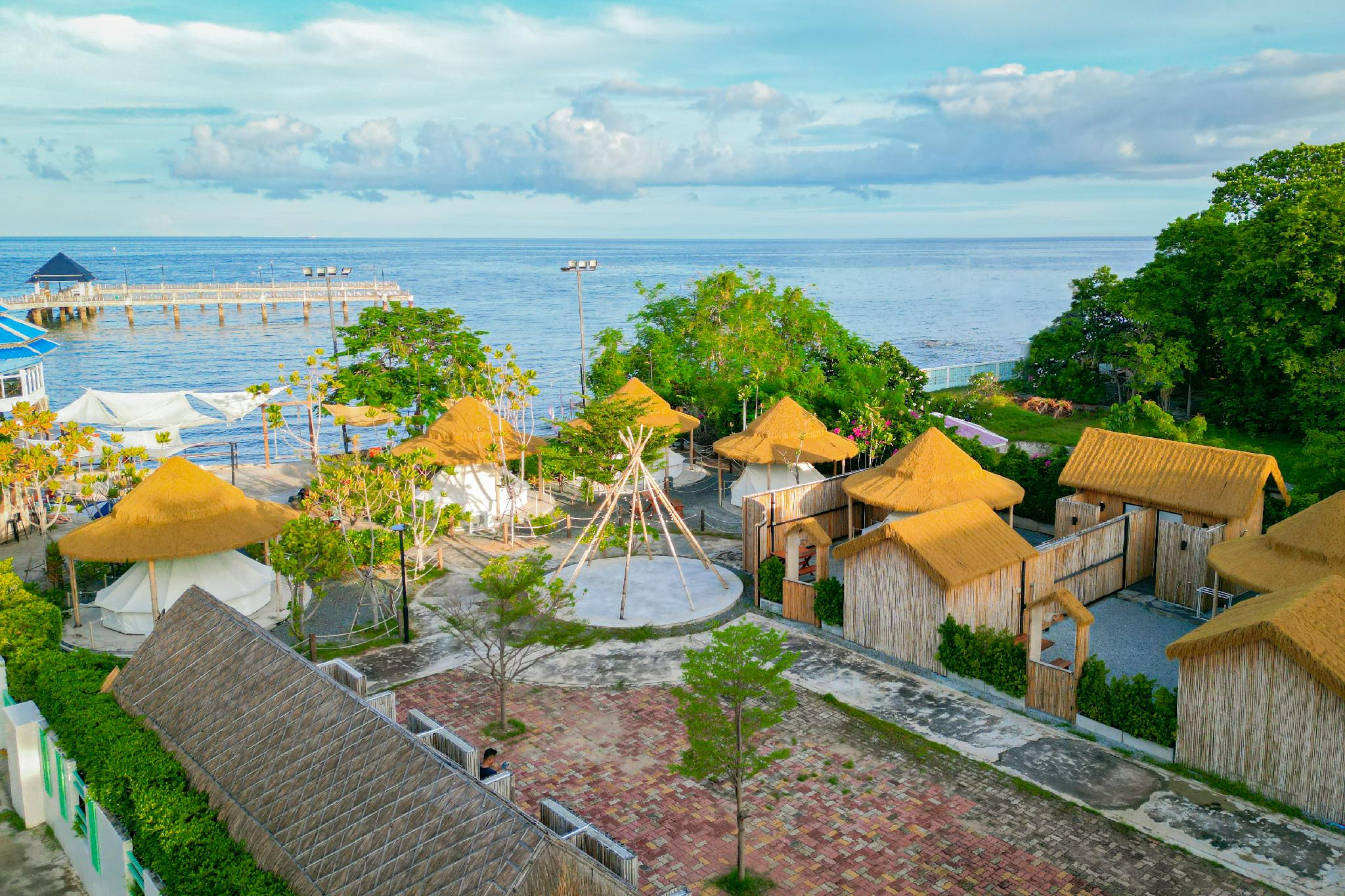 Фото Bangsaen Villa Hotel