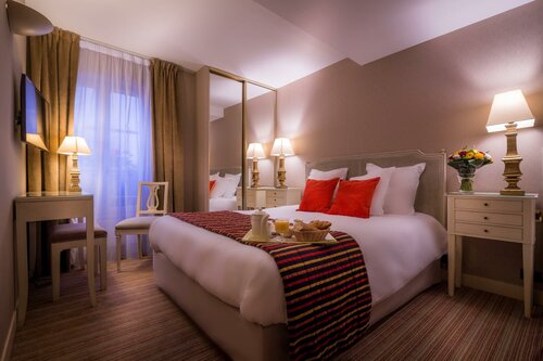 Гостиница Hotel Champerret Heliopolis в Париже
