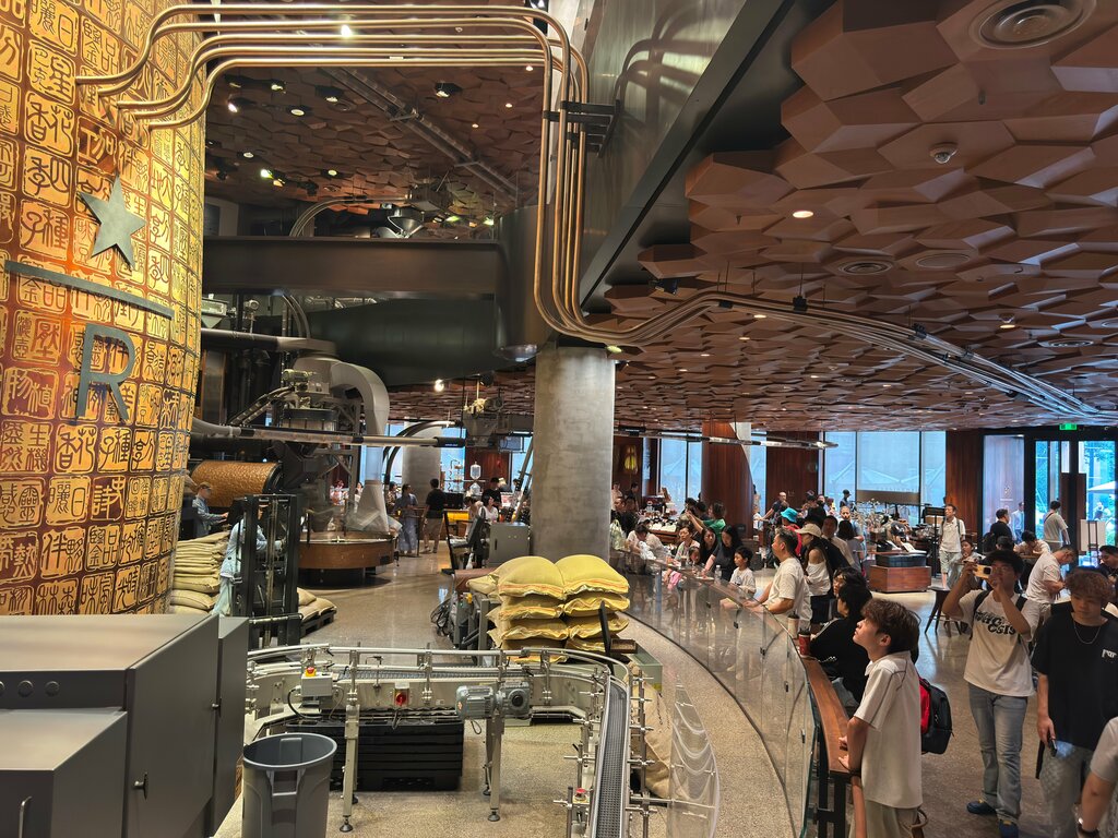 Coffee shop Starbucks, Shanghai, photo