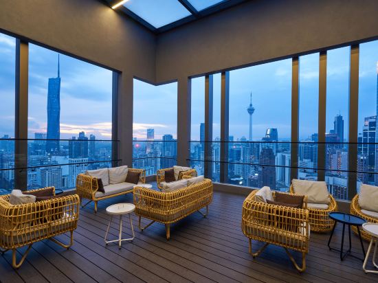 Фото Sleeping Lion Suites