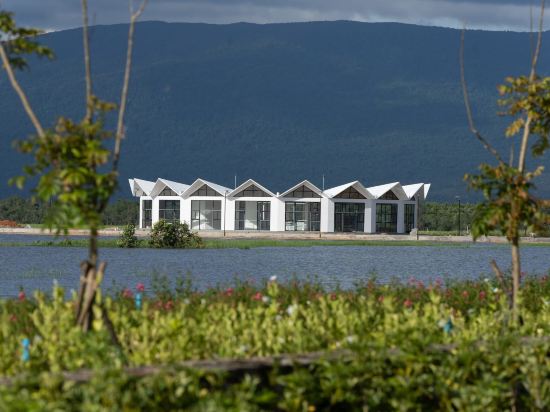 Фото Wonderland Suites and Resort