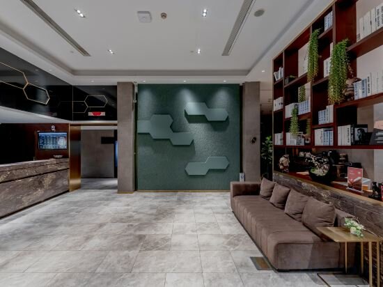 Фото Yitel Premium Shanghai Lujiazui Yuanshen Road Subway Station