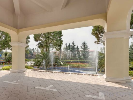 Фото Crystal Orange Shanghai Kangqiao LuoShan Road Station