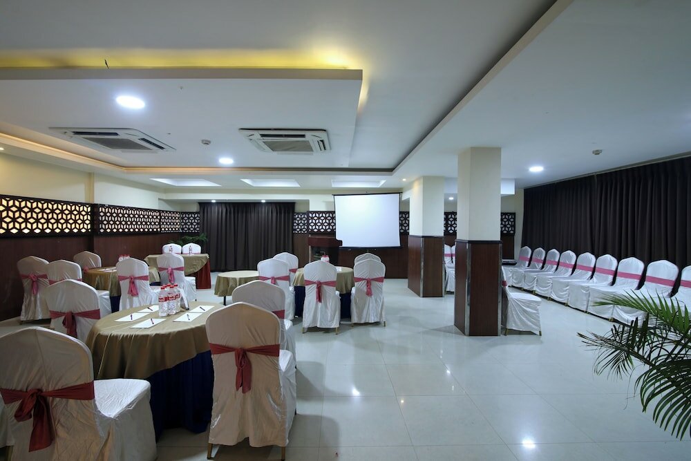 Фото Hotel Gateway Grandeur