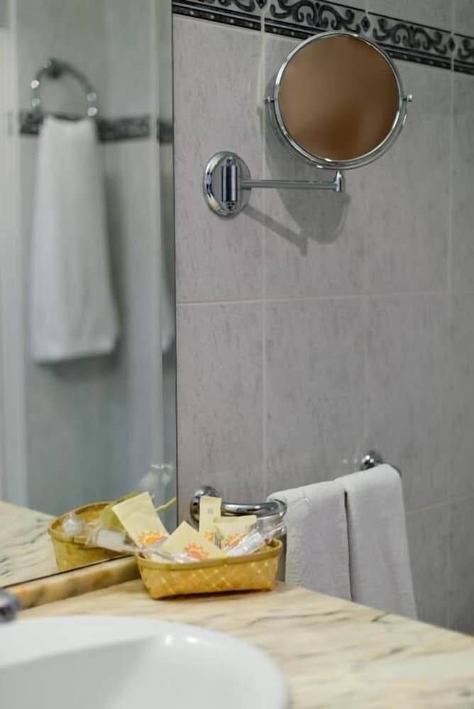 Фото Hotel Monarque Fuengirola Park