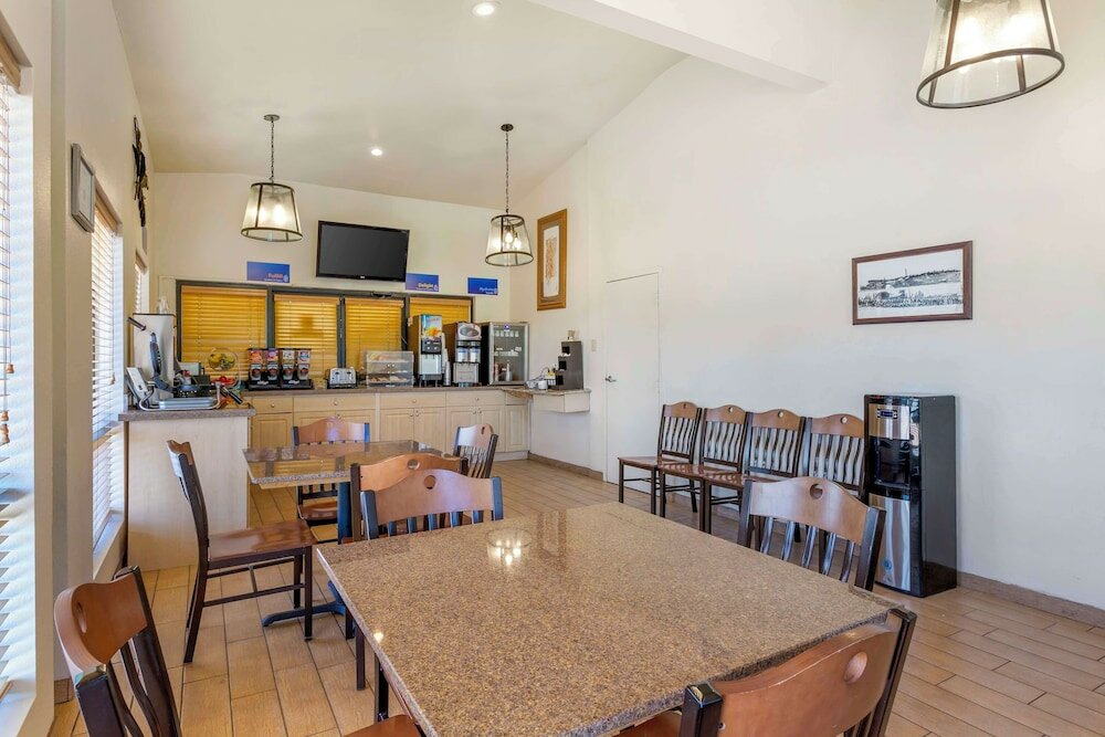 Фото Best Western Sawmill Inn