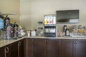 Гостиница Comfort Suites Regina