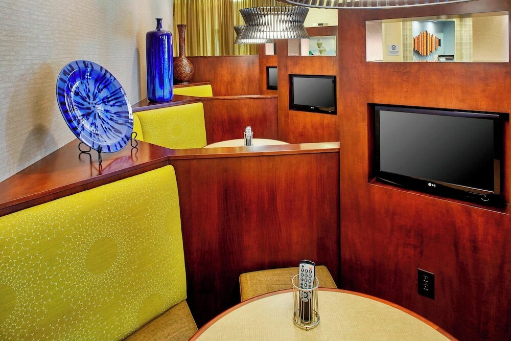 Фото Courtyard by Marriott Hamilton