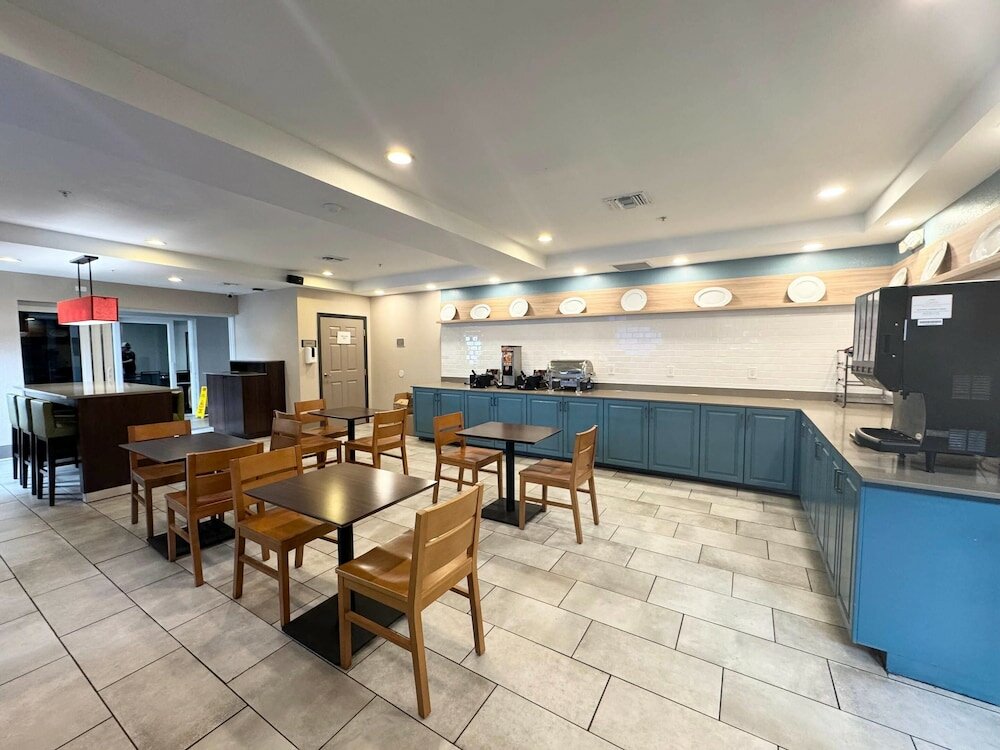 Фото Country Inn & Suites by Radisson, Port Charlotte, Fl