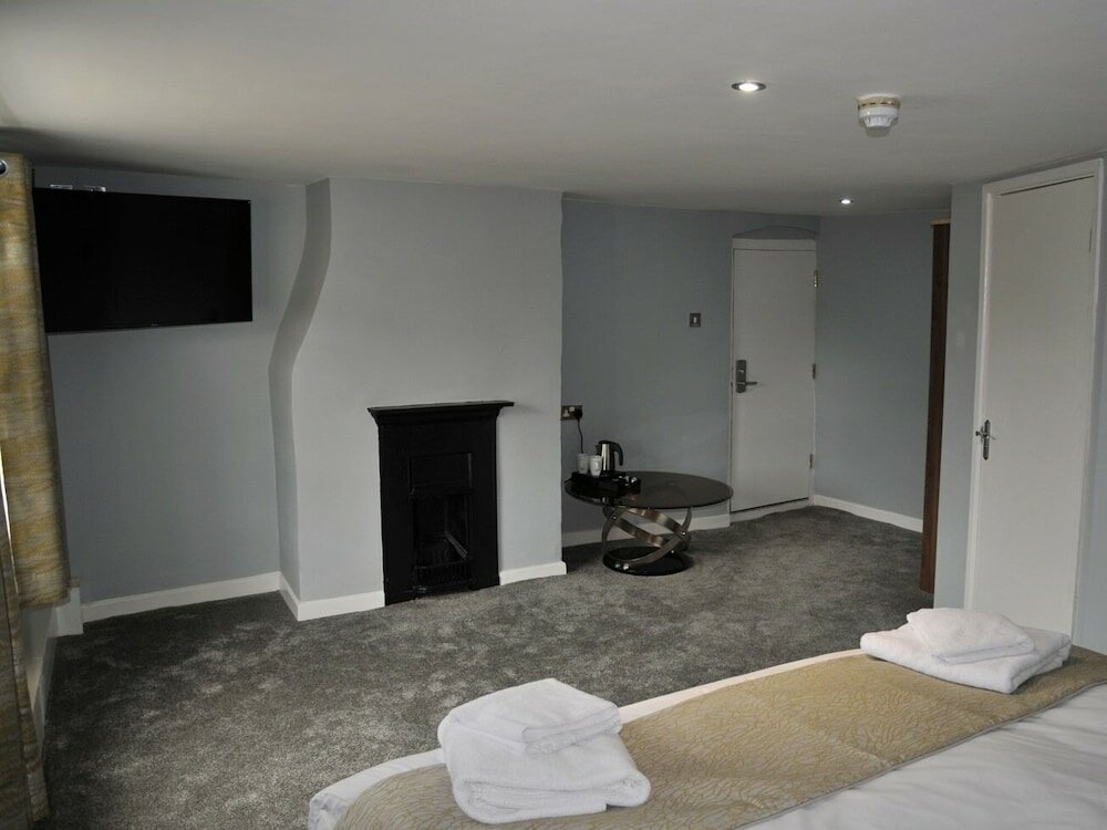 Фото The Coach Hotel