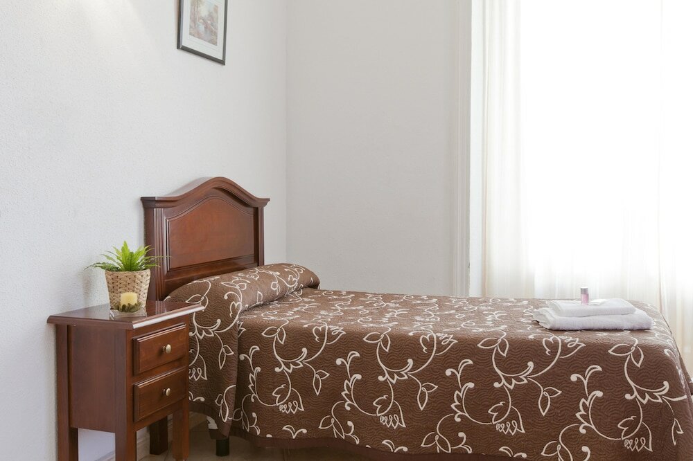 Фото Hostal Condestable