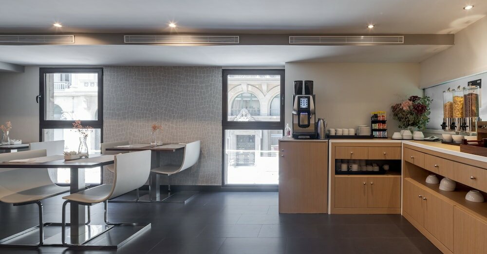 Фото Hotel Ilunion Almirante