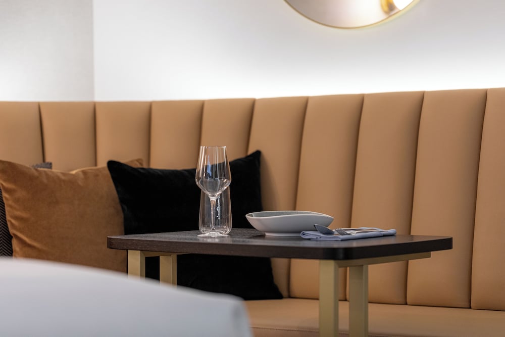 Фото Neues Schloss Privat Hotel Zurich, Autograph Collection