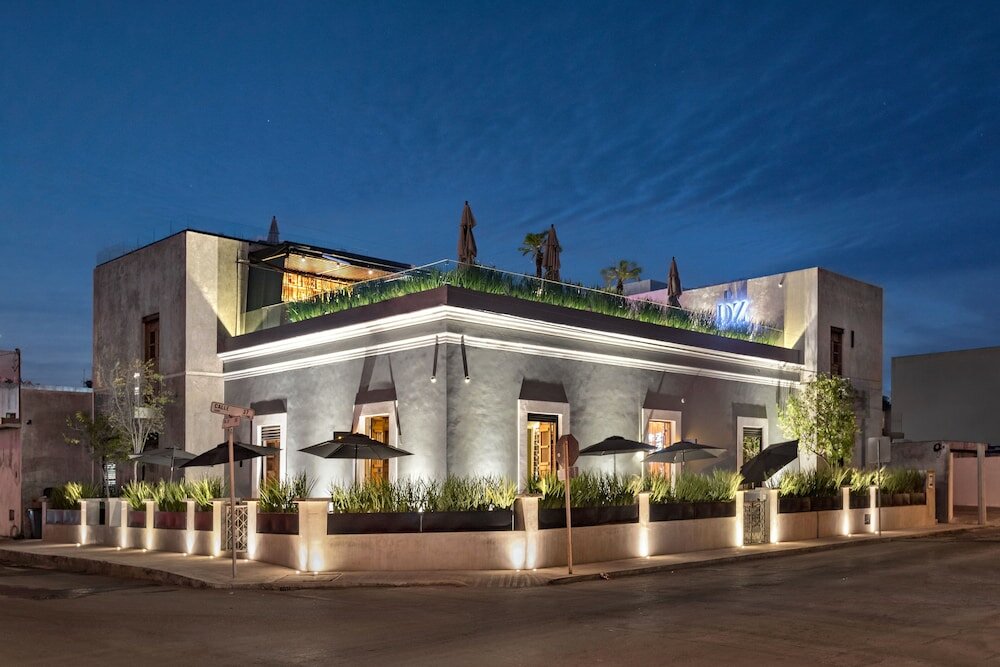 Фото отеля 1