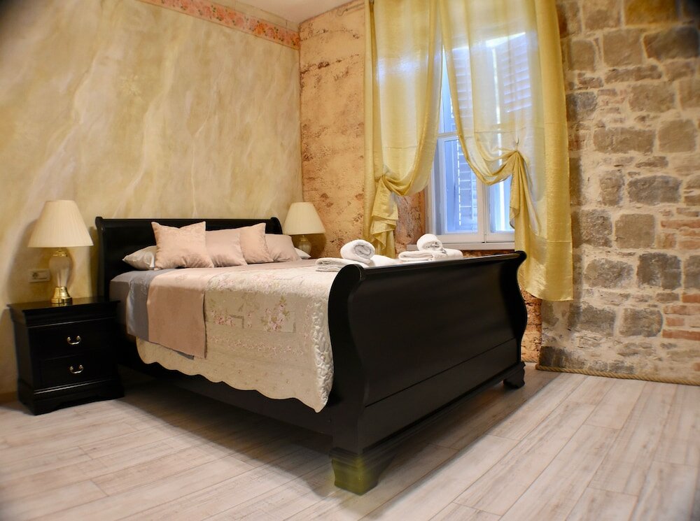 Фото Pietra Rossa Luxury Rooms