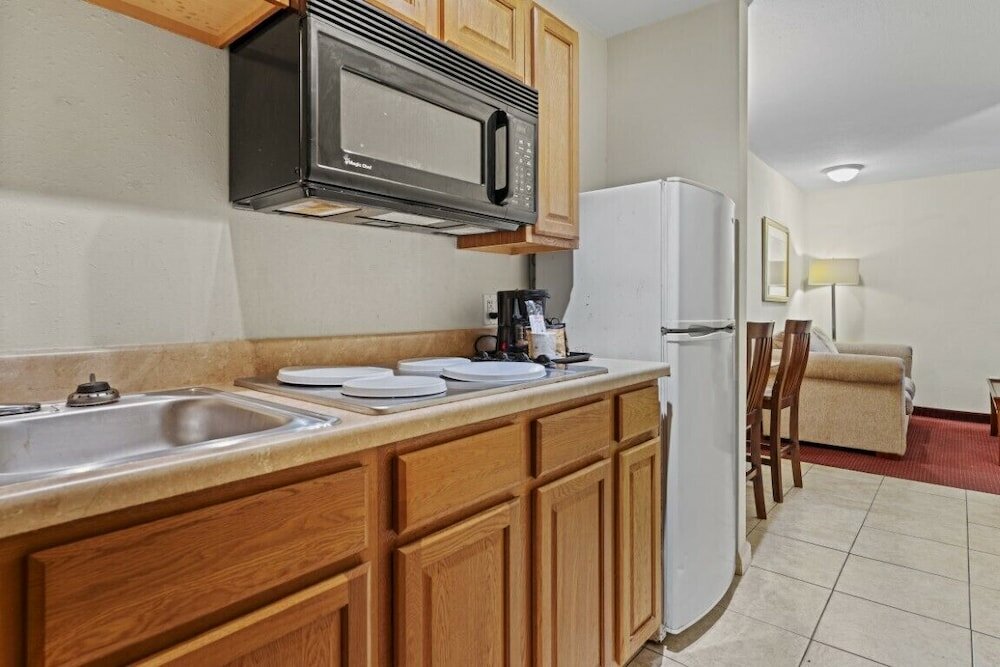 Фото Marina Inn & Suites Chalmette