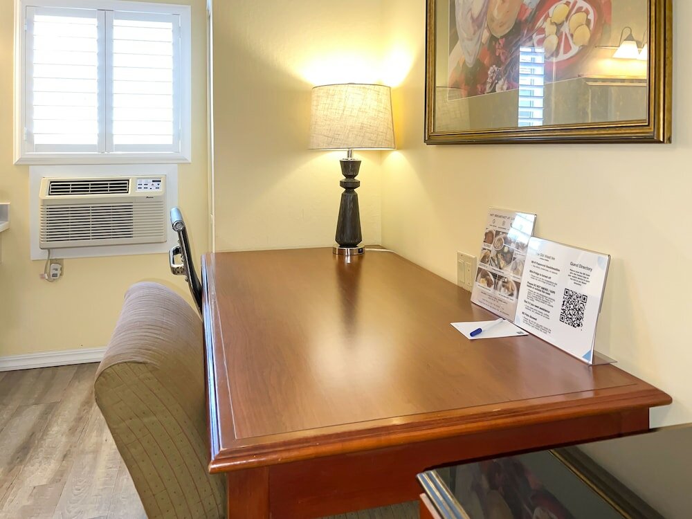 Фото The Old West Inn