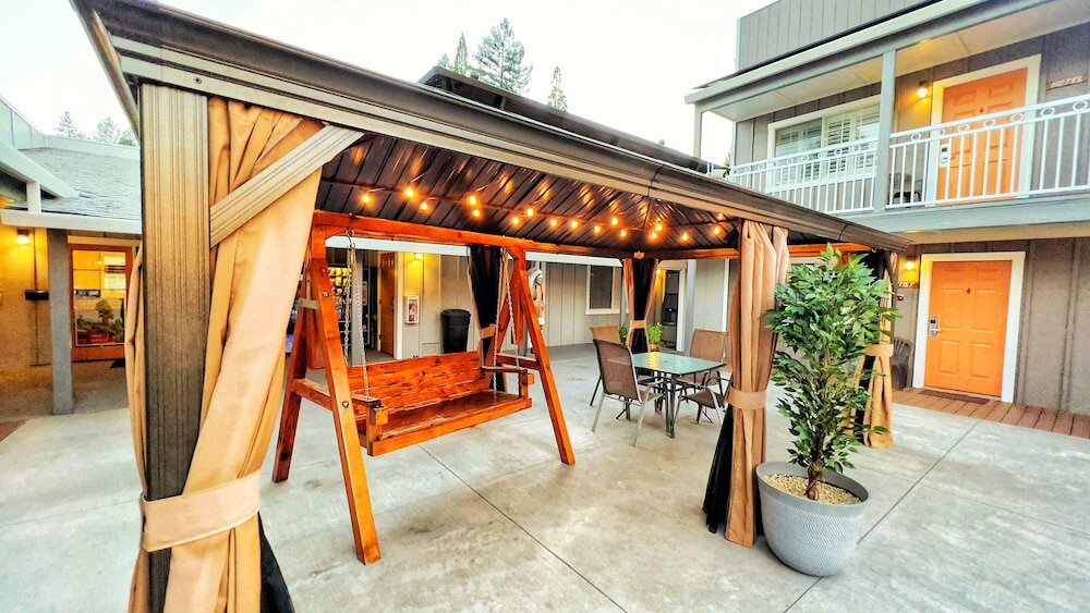 Фото The Old West Inn