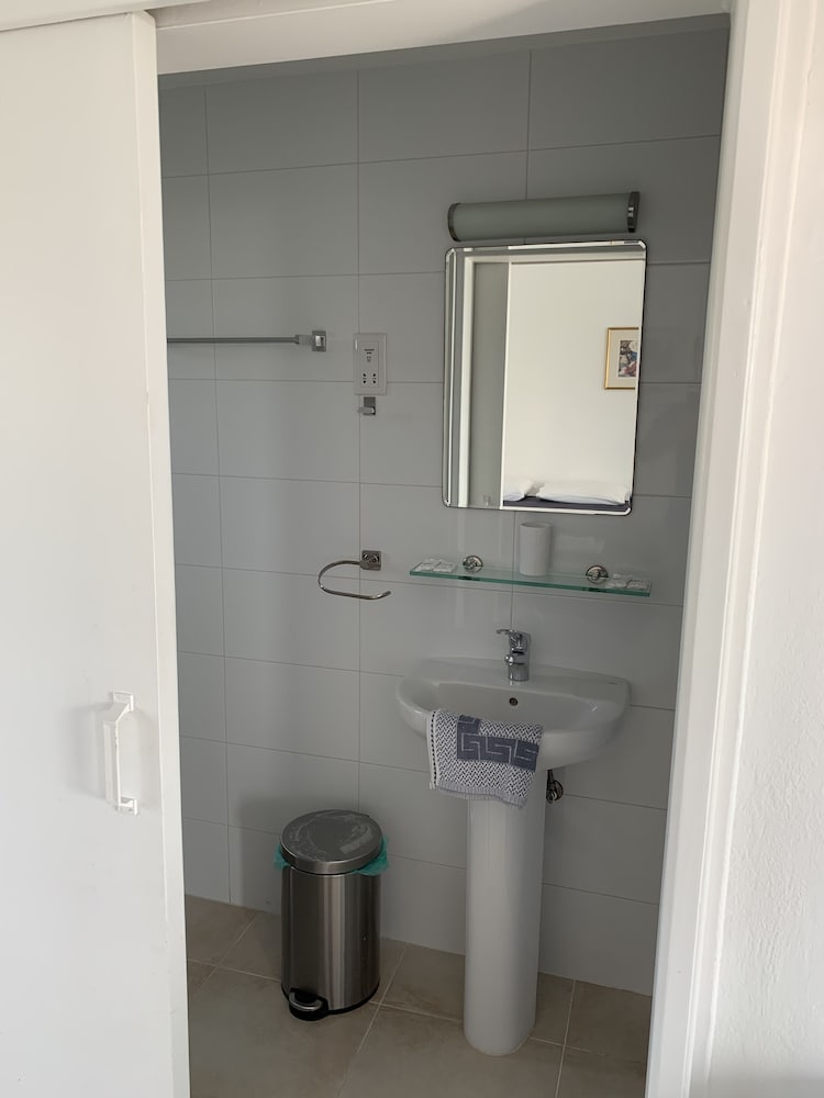 Фото Axiothea Hotel