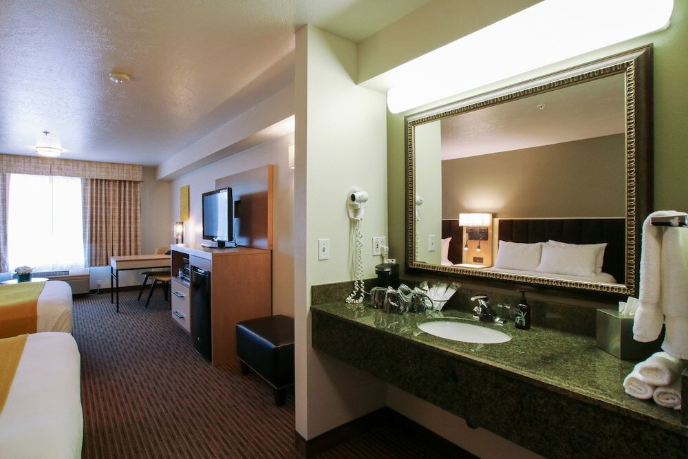 Фото Oxford Suites Spokane Valley