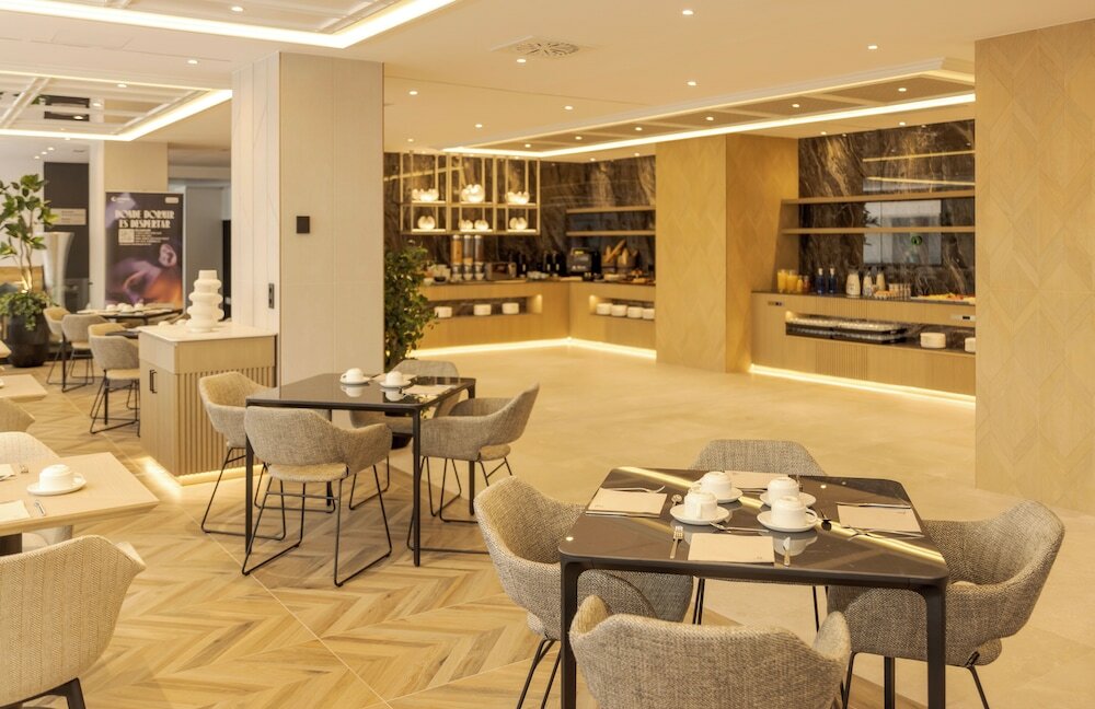 Фото Hotel Ilunion Romareda