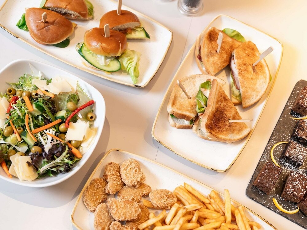 Фото Novotel Milton Keynes