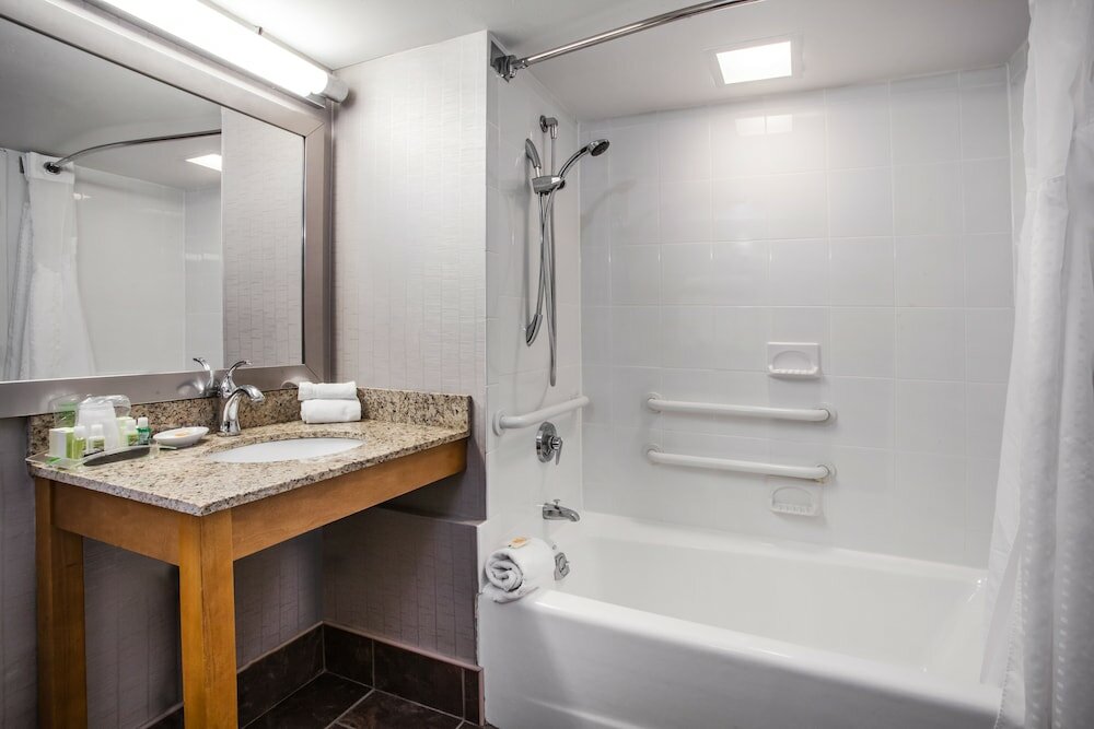 Фото Holiday Inn Saratoga Springs, an Ihg Hotel