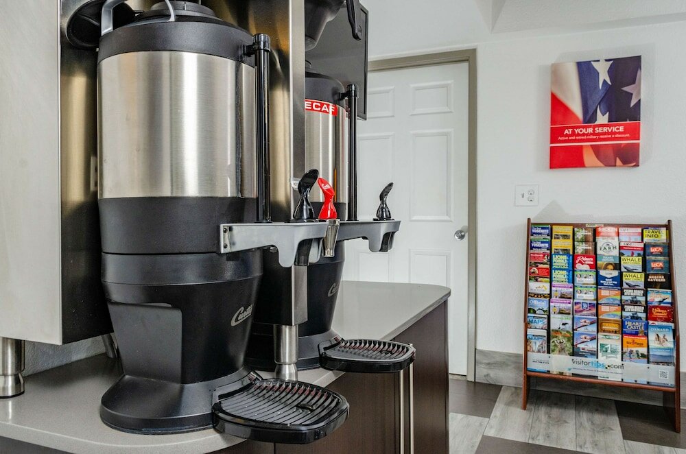 Фото Motel 6 Fresno CA Yosemite Hwy