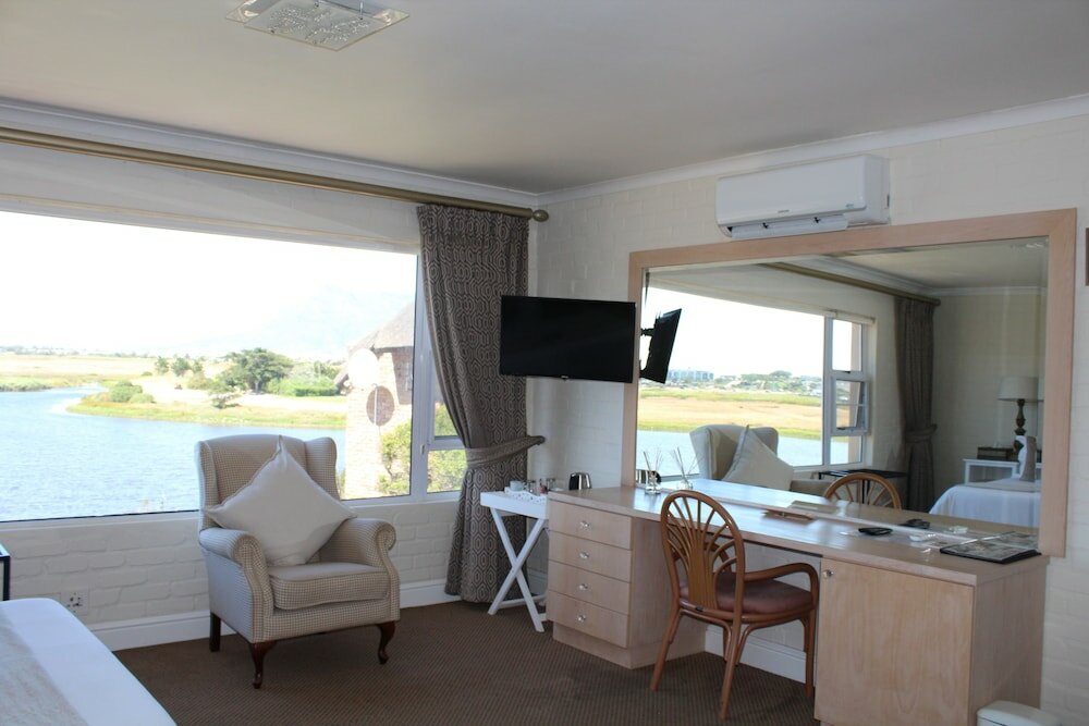 Фото Cinnamon House Bed and Breakfast