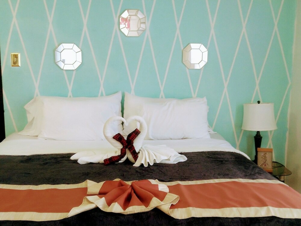 Фото The Red Hut Inn