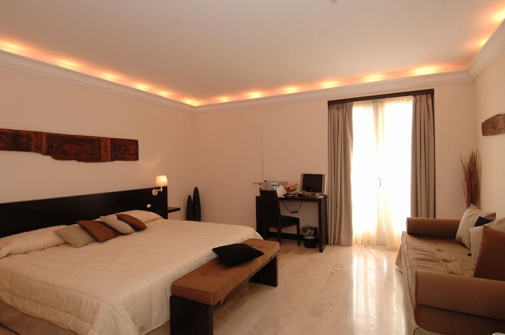 Фото Ucciardhome Hotel