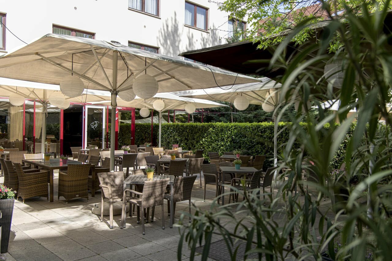 Фото Lions Garden Hotel