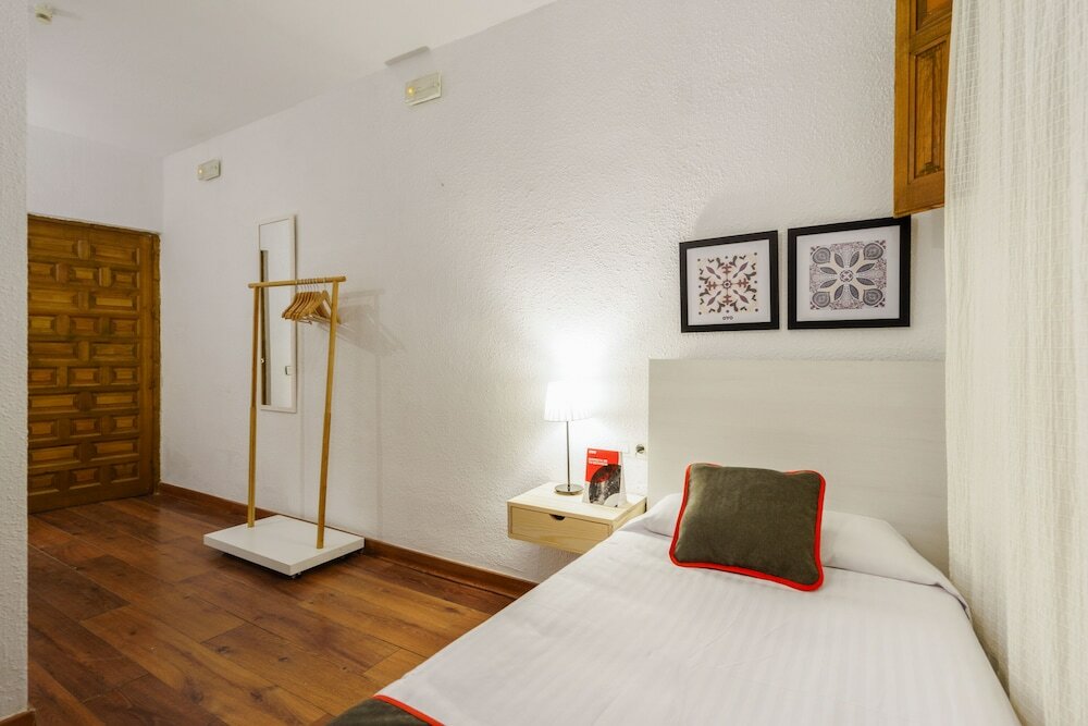 Фото Oyo Hostal Austria