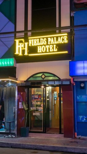 Гостиница Fields Walking Street Hotel в Провинции Пампанга