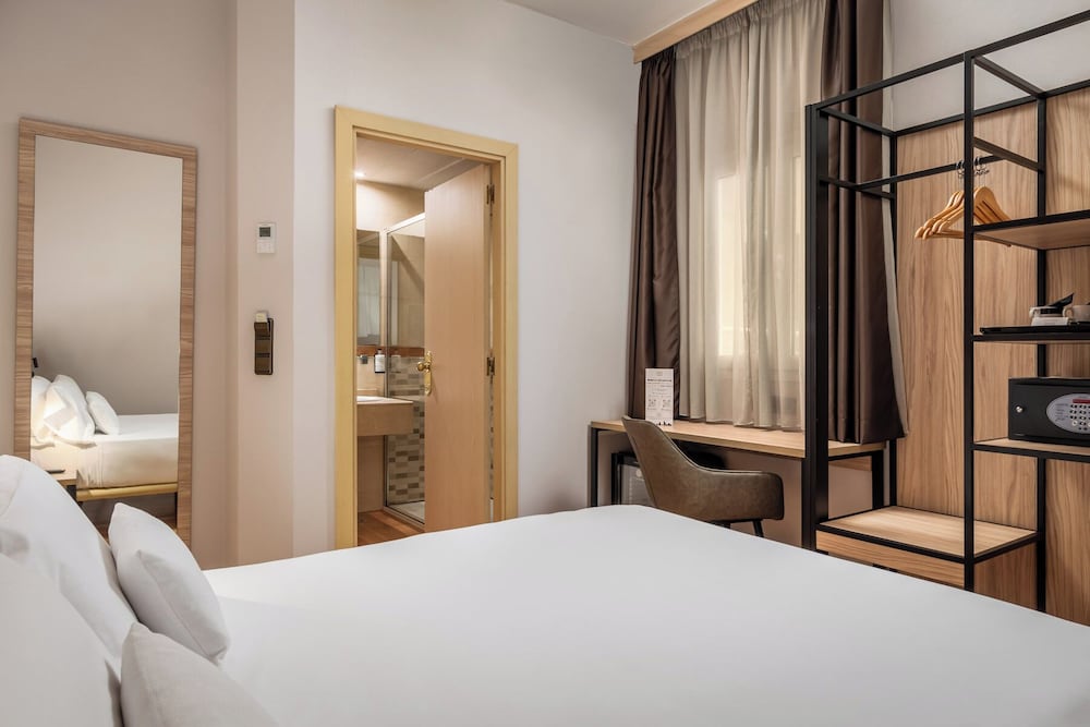 Фото Petit Palace Eixample