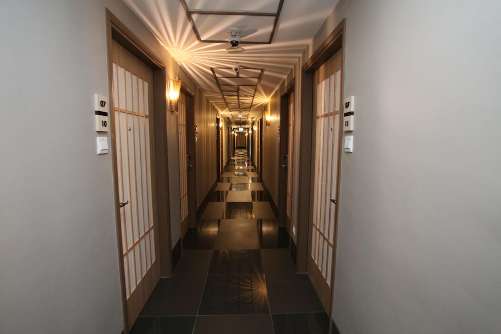 Фото Hotel 81 Premier Star