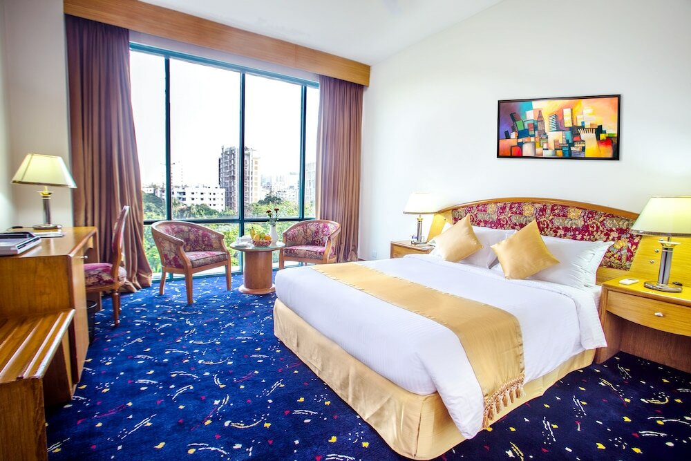 Фото Lake Castle