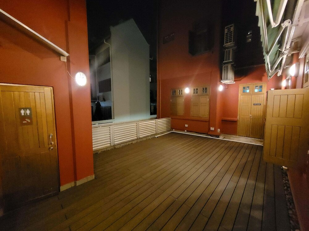 Фото Wink at Upper Cross Street