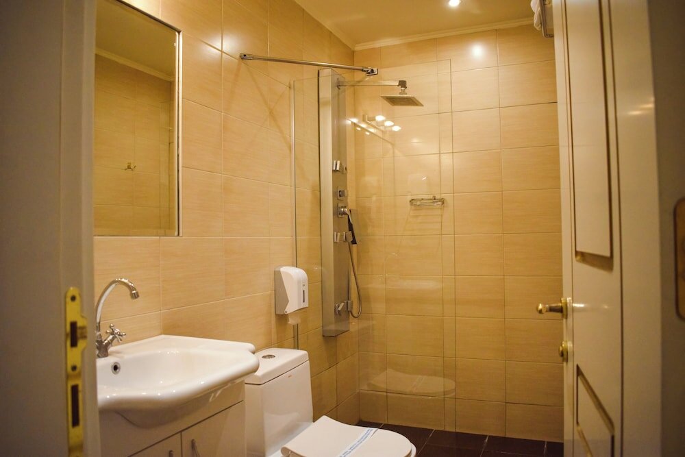 Фото Queen's Astoria Design Hotel