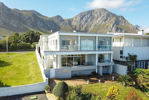 Внешний вид отеля Hermanus Beachfront Lodge в Муниципалитете Оверстранде, фото 1