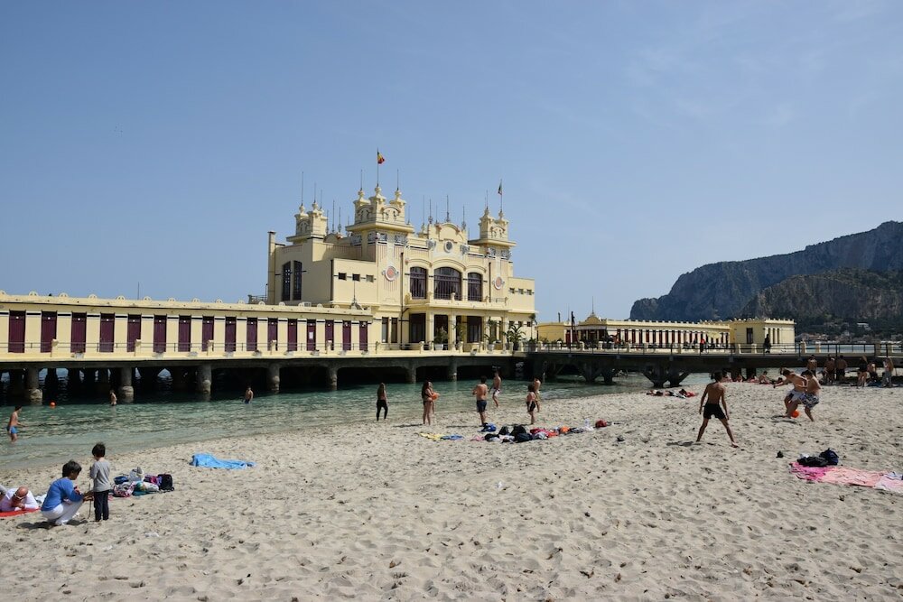 Фото отеля 1