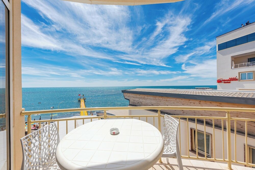 Фото Aragosta Hotel & Restaurant