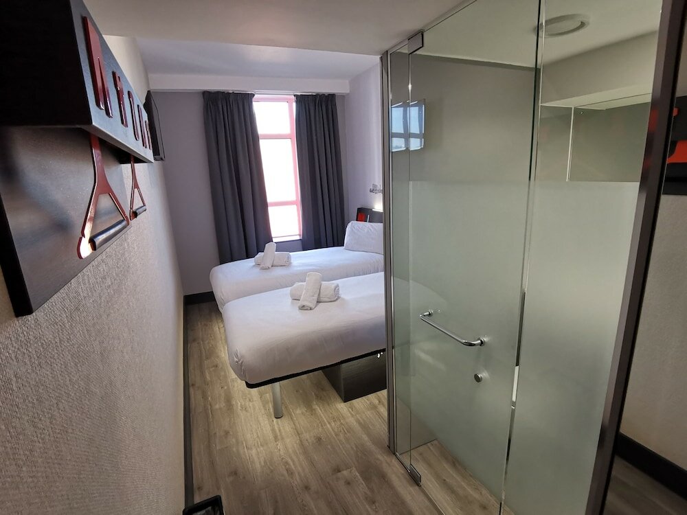 Фото EasyHotel Sheffield