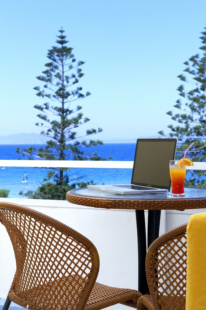 Фото Sunshine Rhodes