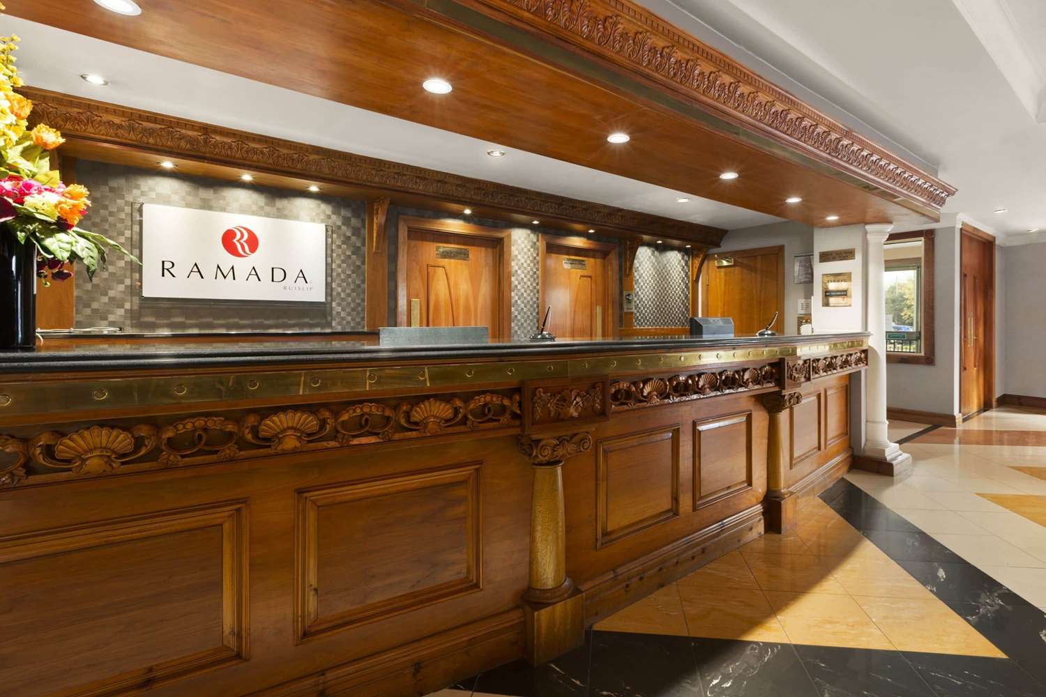 Фото Savera Hotel South Ruislip