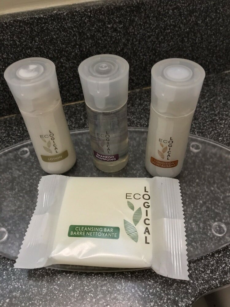 Фото Days Inn by Wyndham Victoria On The Harbour