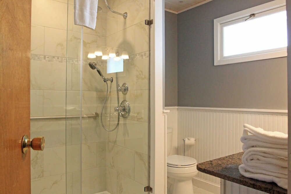 Фото Fishermans Wharf Inn