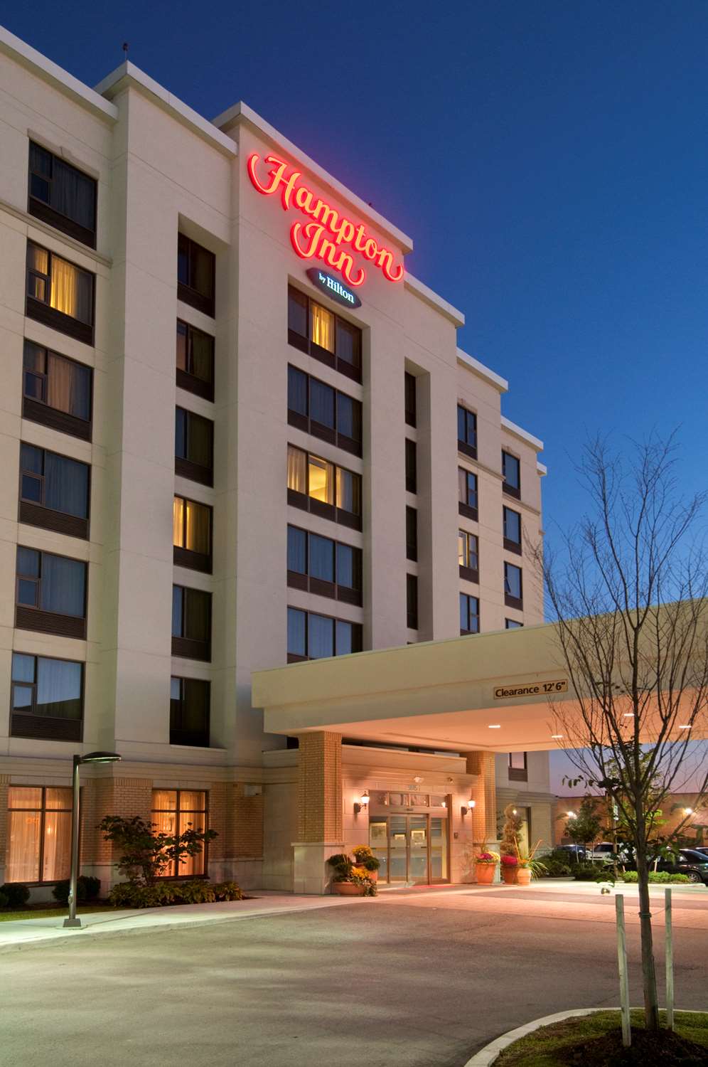 Фото Hampton Inn by Hilton Toronto Airport Corporate Centre