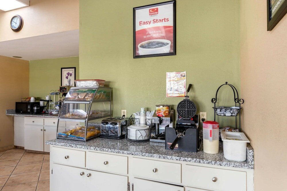 Фото Econo Lodge Belton - Kansas City South